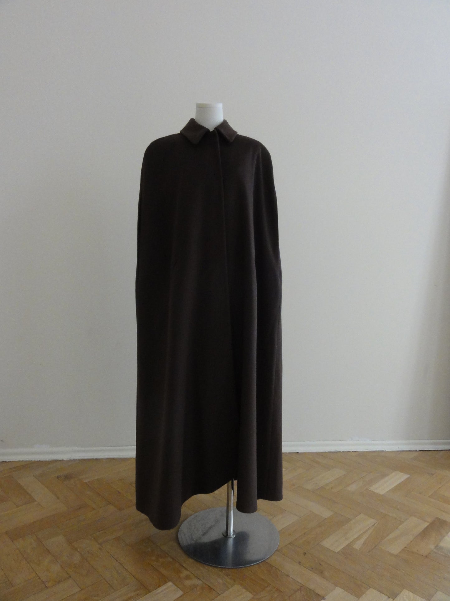 Constancia cashmere cape