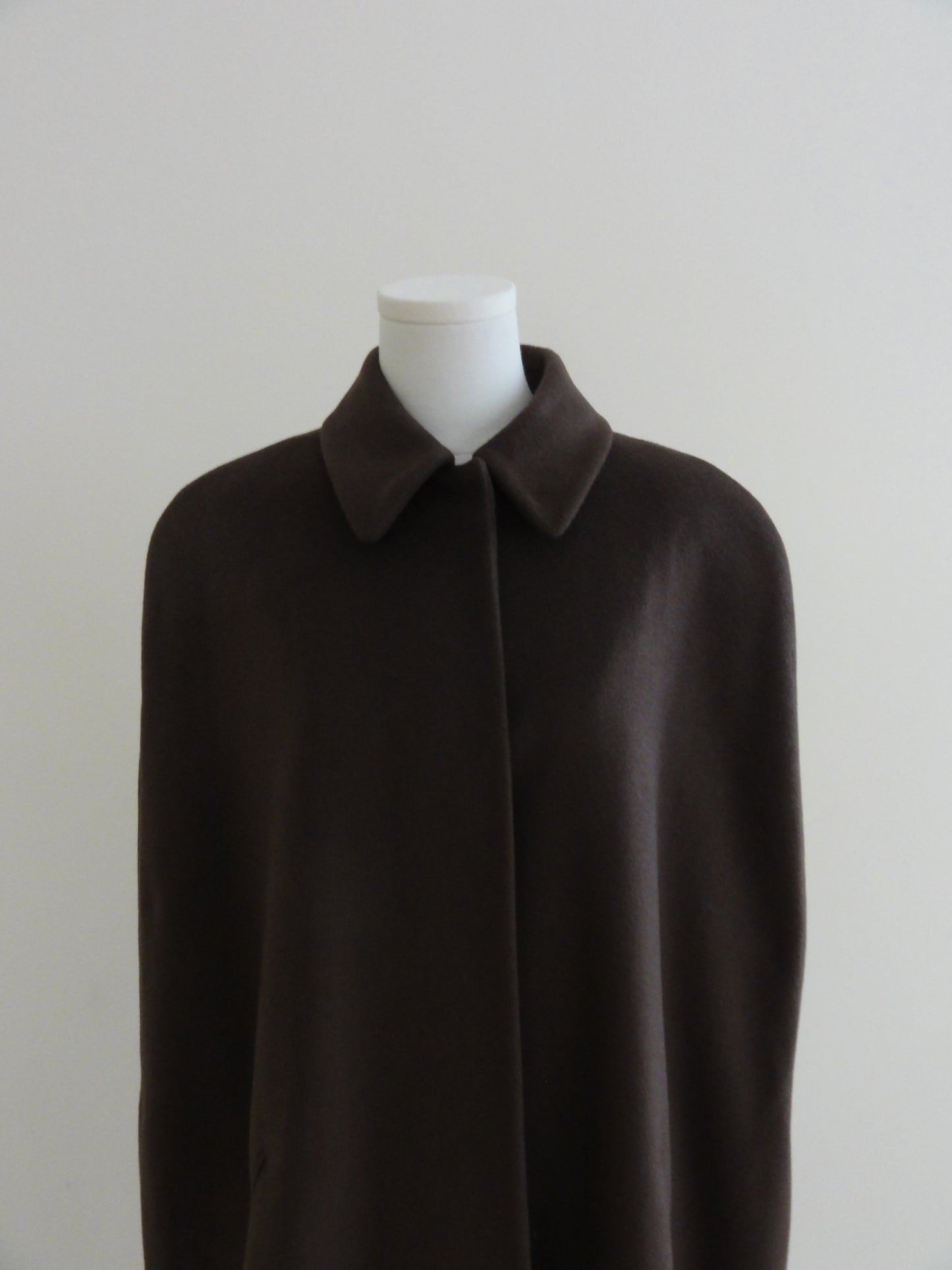 Constancia cashmere cape