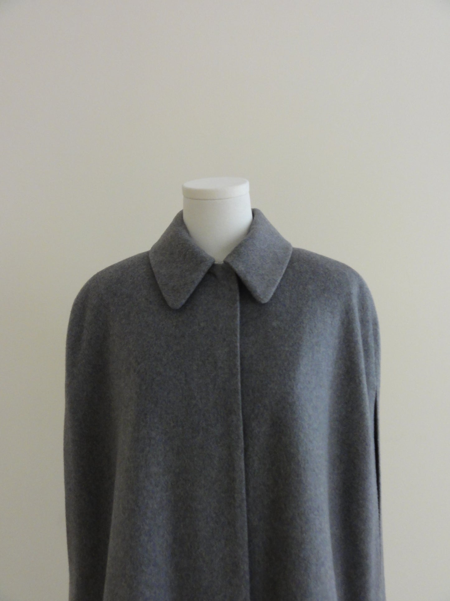 Constancia cashmere cape