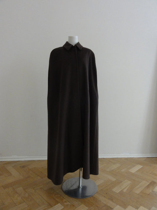 Constancia cashmere cape