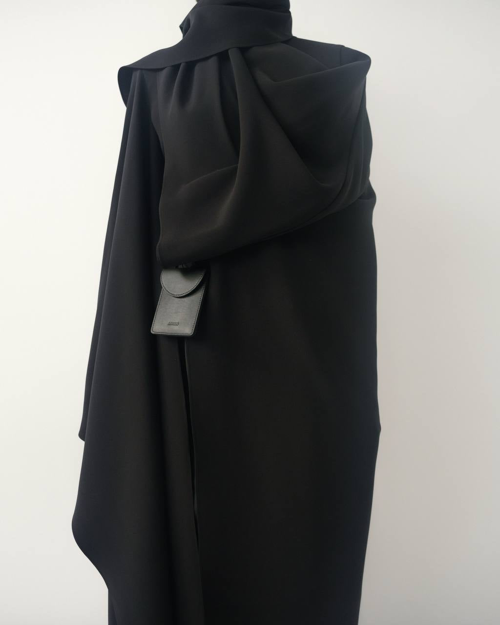 Una short front cape